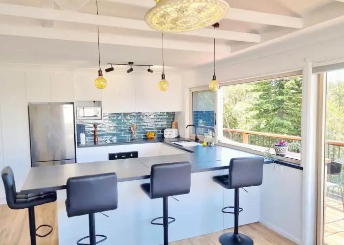 Treeview - A Beautiful 3-bed House in Kiama