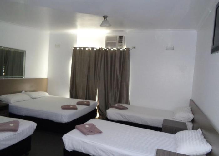 Parkway Motel