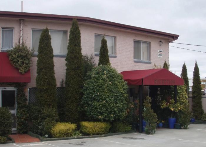 Crest Motor Inn