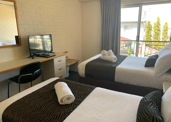 Crest Motor Inn