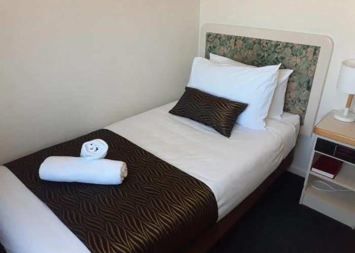 Crest Motor Inn