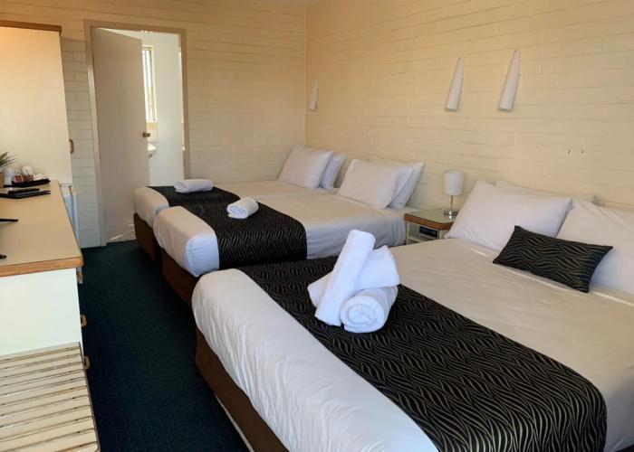 Crest Motor Inn