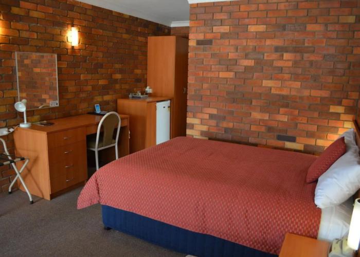 Peter Allen Motor Inn