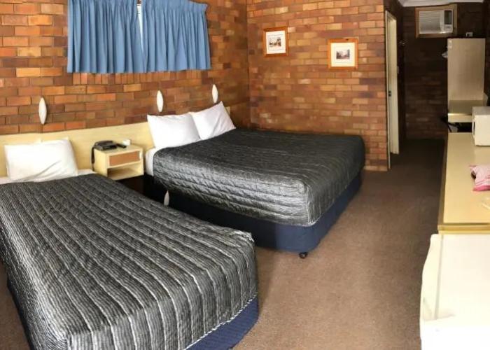 Peter Allen Motor Inn