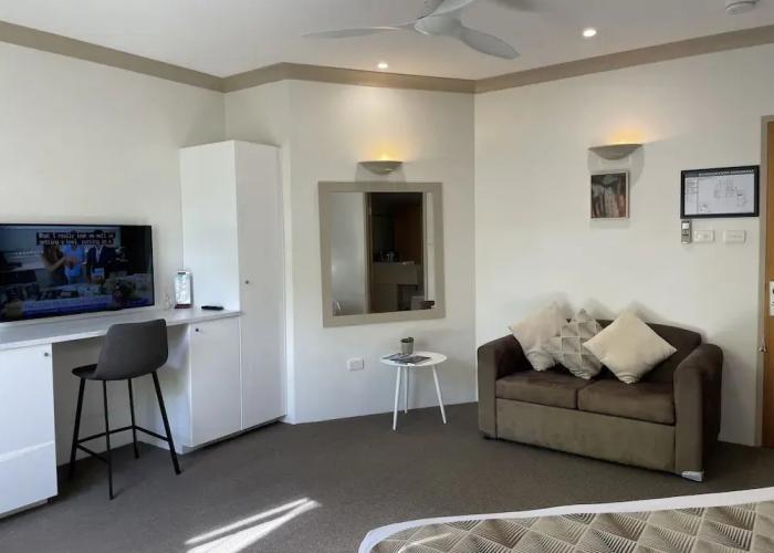 Oasis Inn Ulladulla - Guest 18 Years and Older