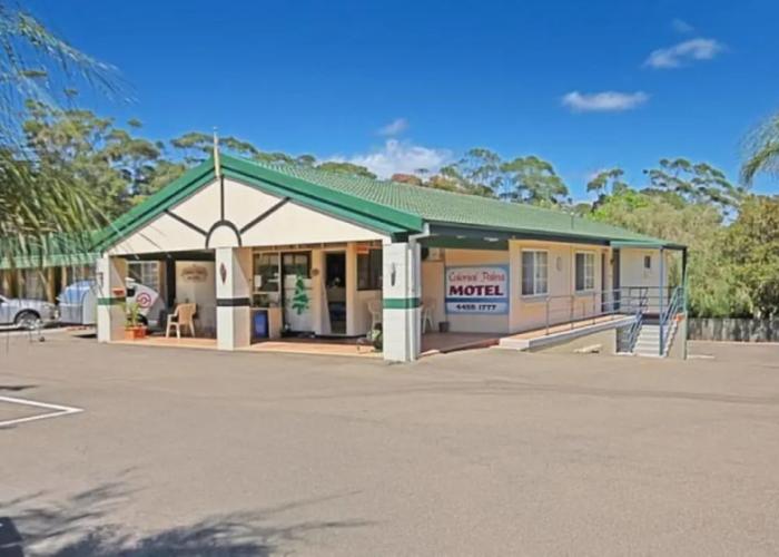Colonial Palms Motel
