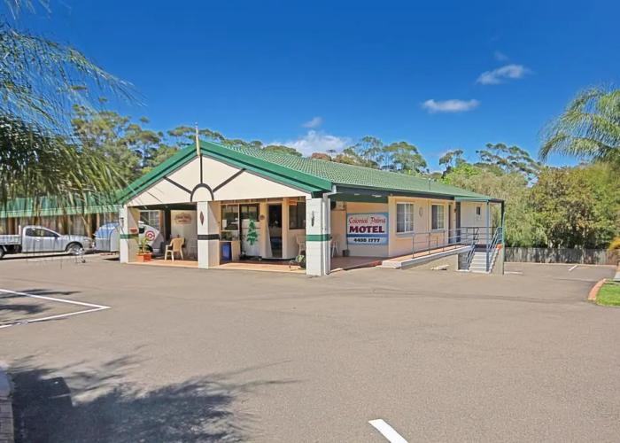 Colonial Palms Motel
