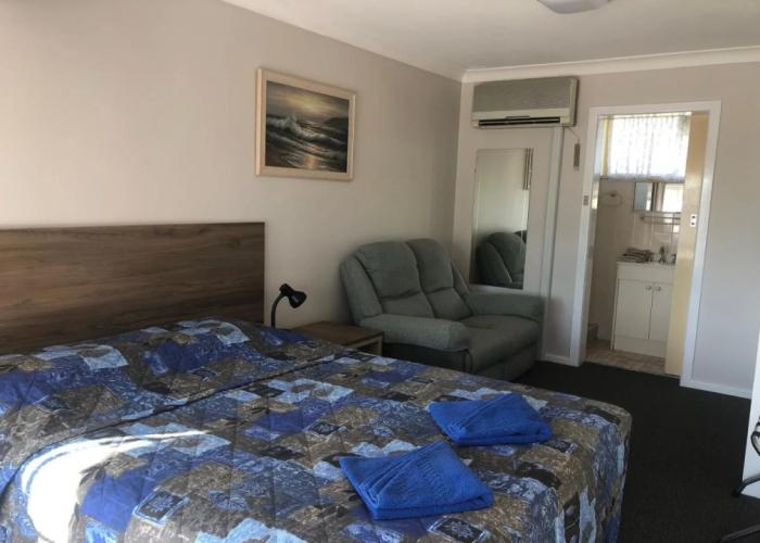 Colonial Palms Motel