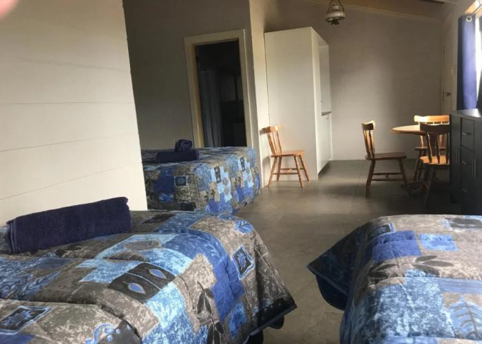 Colonial Palms Motel