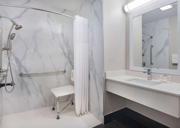 Days Inn by Wyndham Hamilton