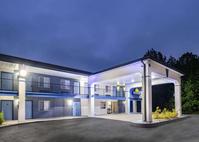 Days Inn by Wyndham Hamilton