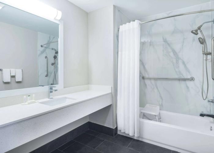 Days Inn by Wyndham Hamilton