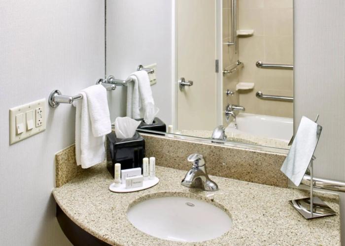 Courtyard by Marriott Hamilton