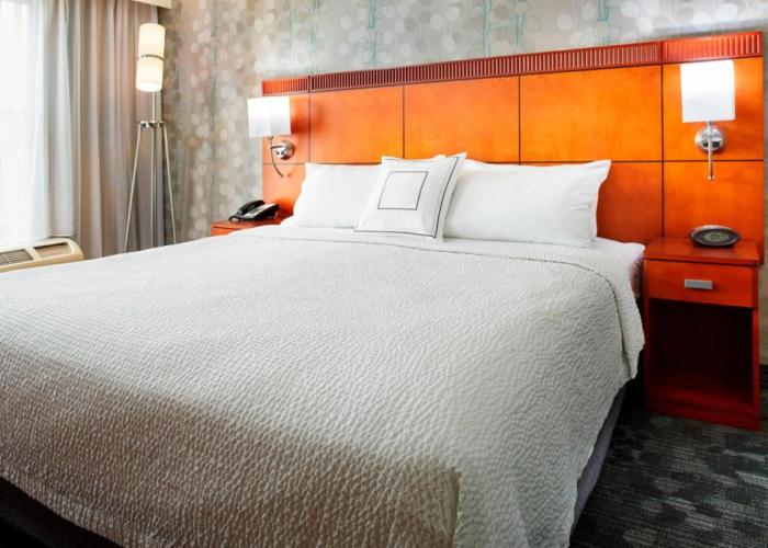 Courtyard by Marriott Hamilton