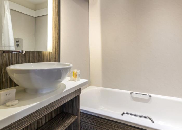 White Hart Hotel & Apartments