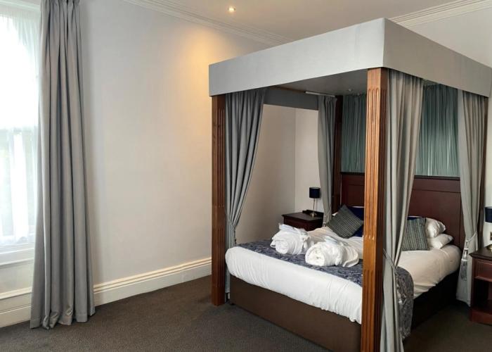 Cairn Hotel