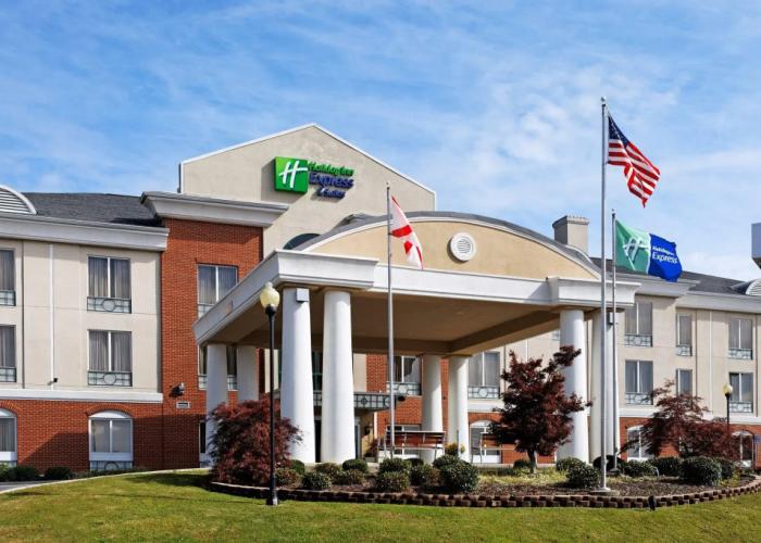 Holiday Inn Express Hotel & Suites Cullman by IHG