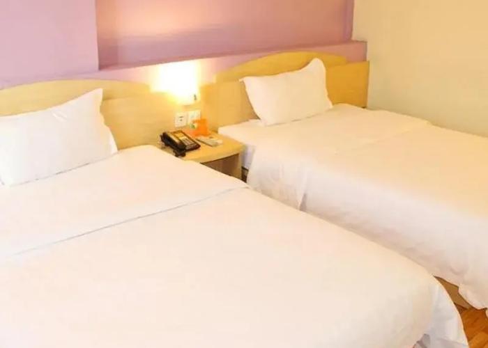 7Days Inn Chain Hotel (Shaoguan Fengcai Building Pedestrian Street)