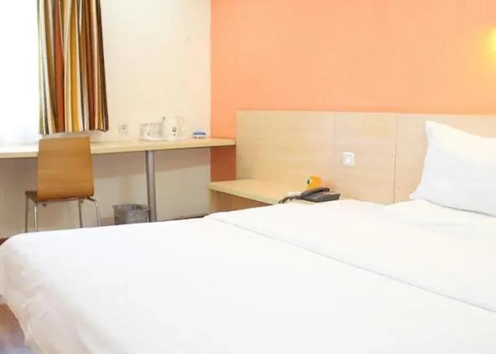 7Days Inn Chain Hotel (Shaoguan Fengcai Building Pedestrian Street)