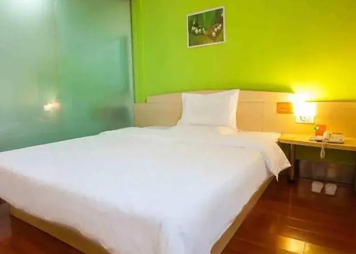 7Days Inn Chain Hotel (Shaoguan Fengcai Building Pedestrian Street)
