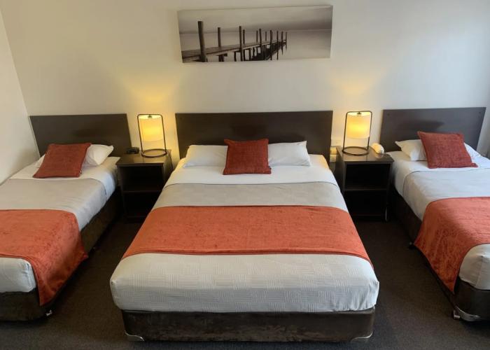 Ploughmans Motor Inn