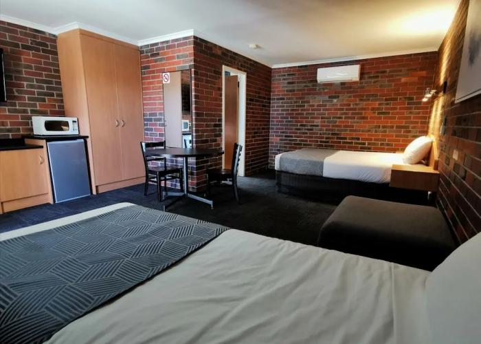 Townhouse Motor Inn