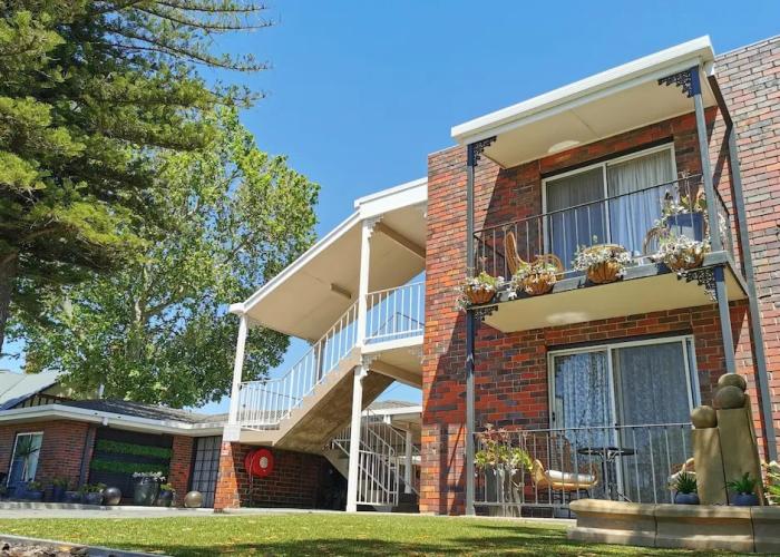 Townhouse Motor Inn