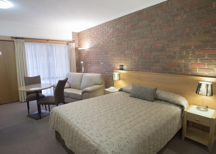 Country City Motor Inn