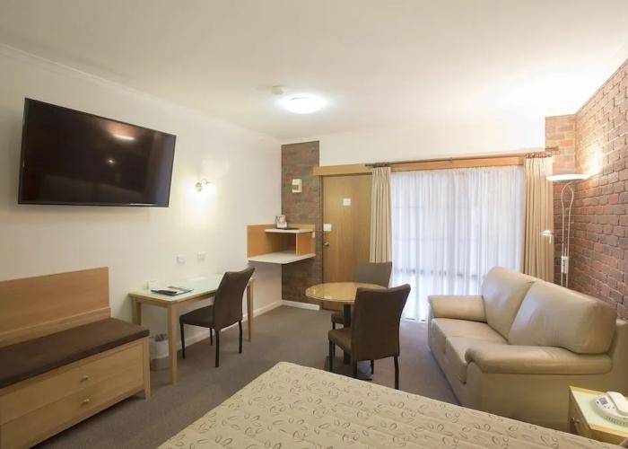 Country City Motor Inn