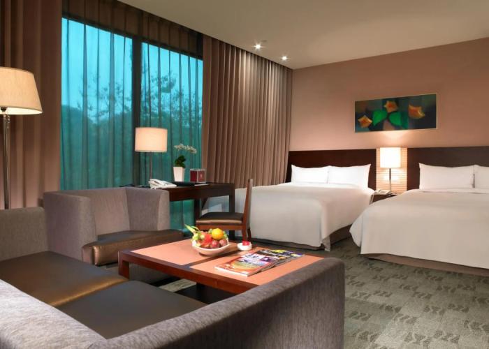 Lakeshore Hotel