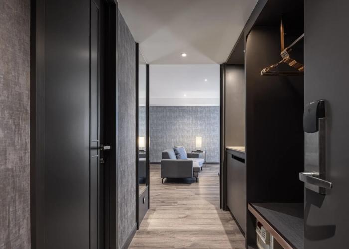 Lakeshore Hotel Metropolis I
