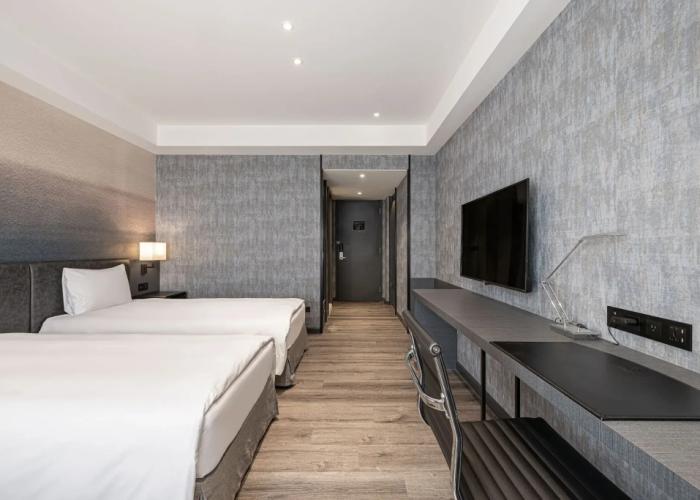 Lakeshore Hotel Metropolis I