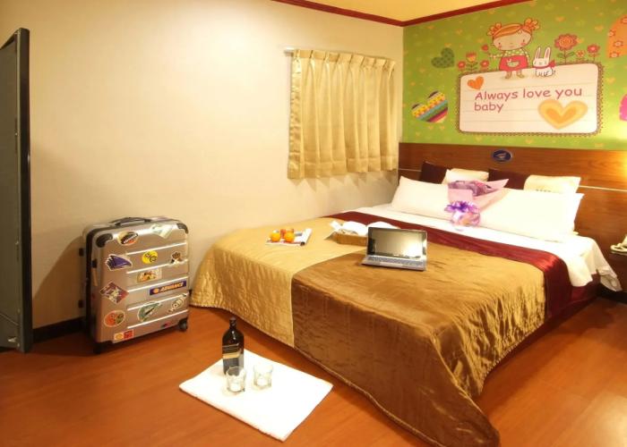 Golden Swallow Hotel