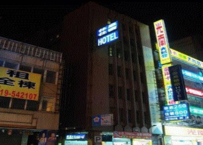 Golden Swallow Hotel