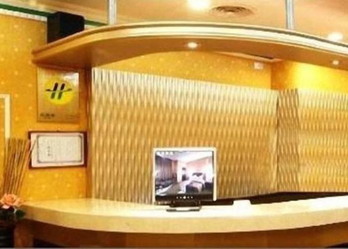 Golden Swallow Hotel