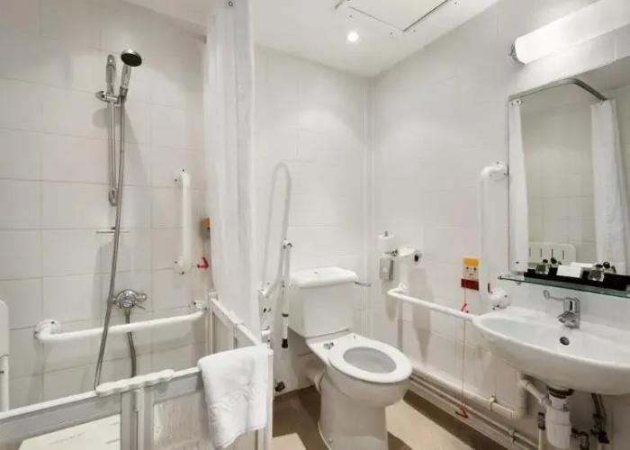 Ramada Hatfield
