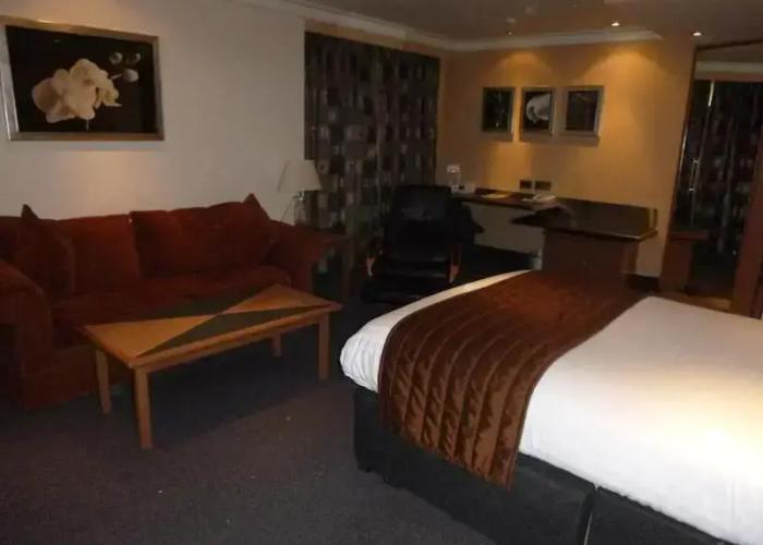 Ramada Hatfield