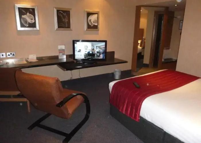 Ramada Hatfield