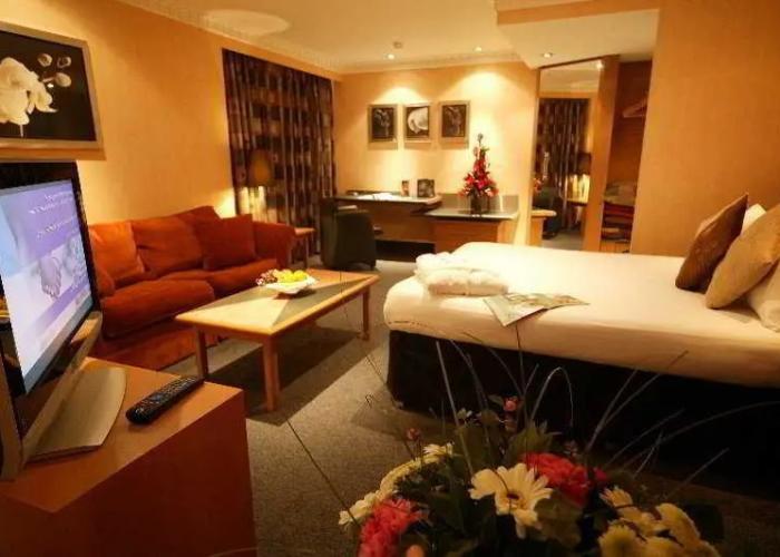 Ramada Hatfield