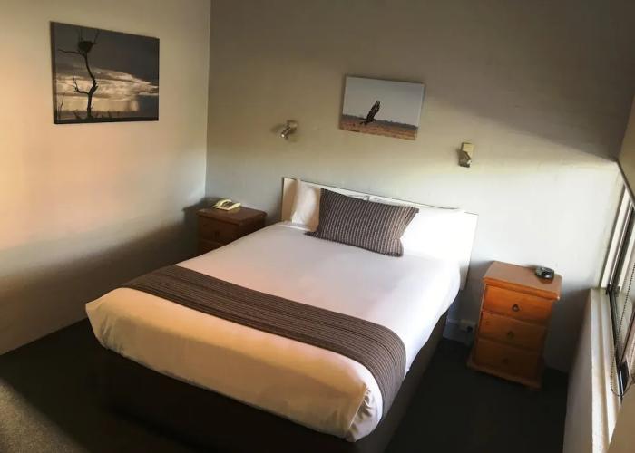 Nicholas Royal Motel