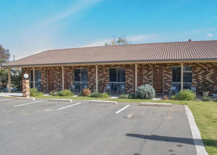 Highway Inn Motel