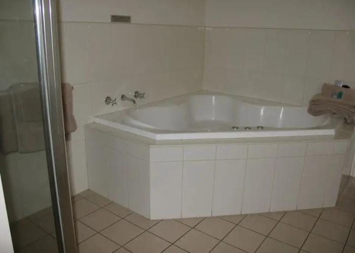 Saltbush Motor Inn