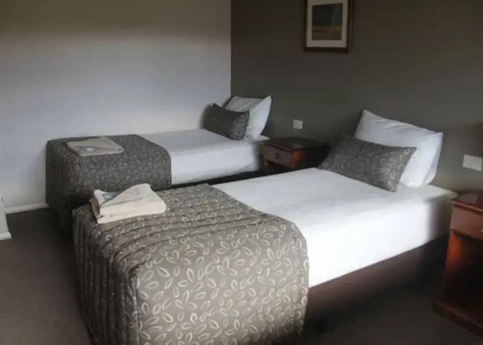 Saltbush Motor Inn