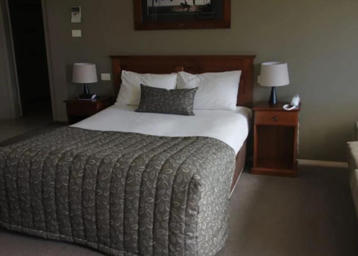 Saltbush Motor Inn