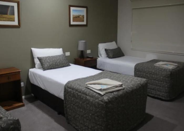 Saltbush Motor Inn
