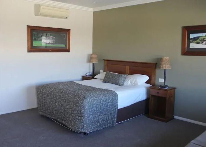 Saltbush Motor Inn