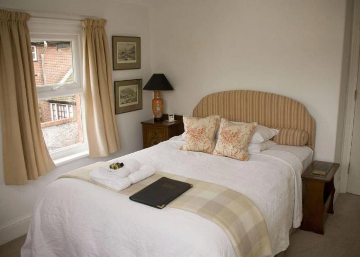2-bed Apartment in High Wycombe Private Garden