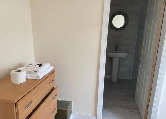 1-bed Unit 10 Minute Drive From Hellfire Caves