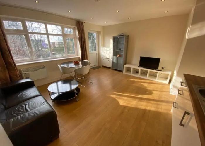 1-bed Unit 10 Minute Drive From Hellfire Caves