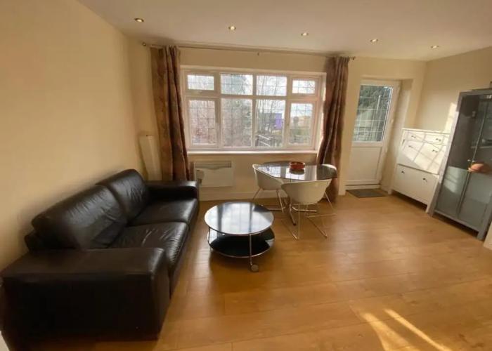 1-bed Unit 10 Minute Drive From Hellfire Caves
